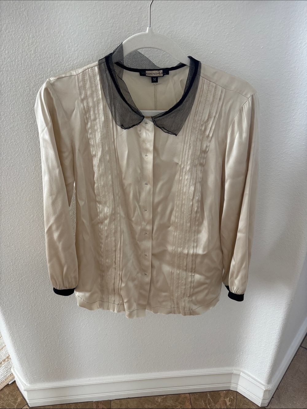 Rozae Nichols Cream Button-Down Blouse with Black Mesh Collar